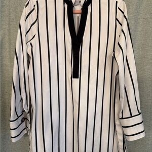 Chico's Black and White No-Iron Top